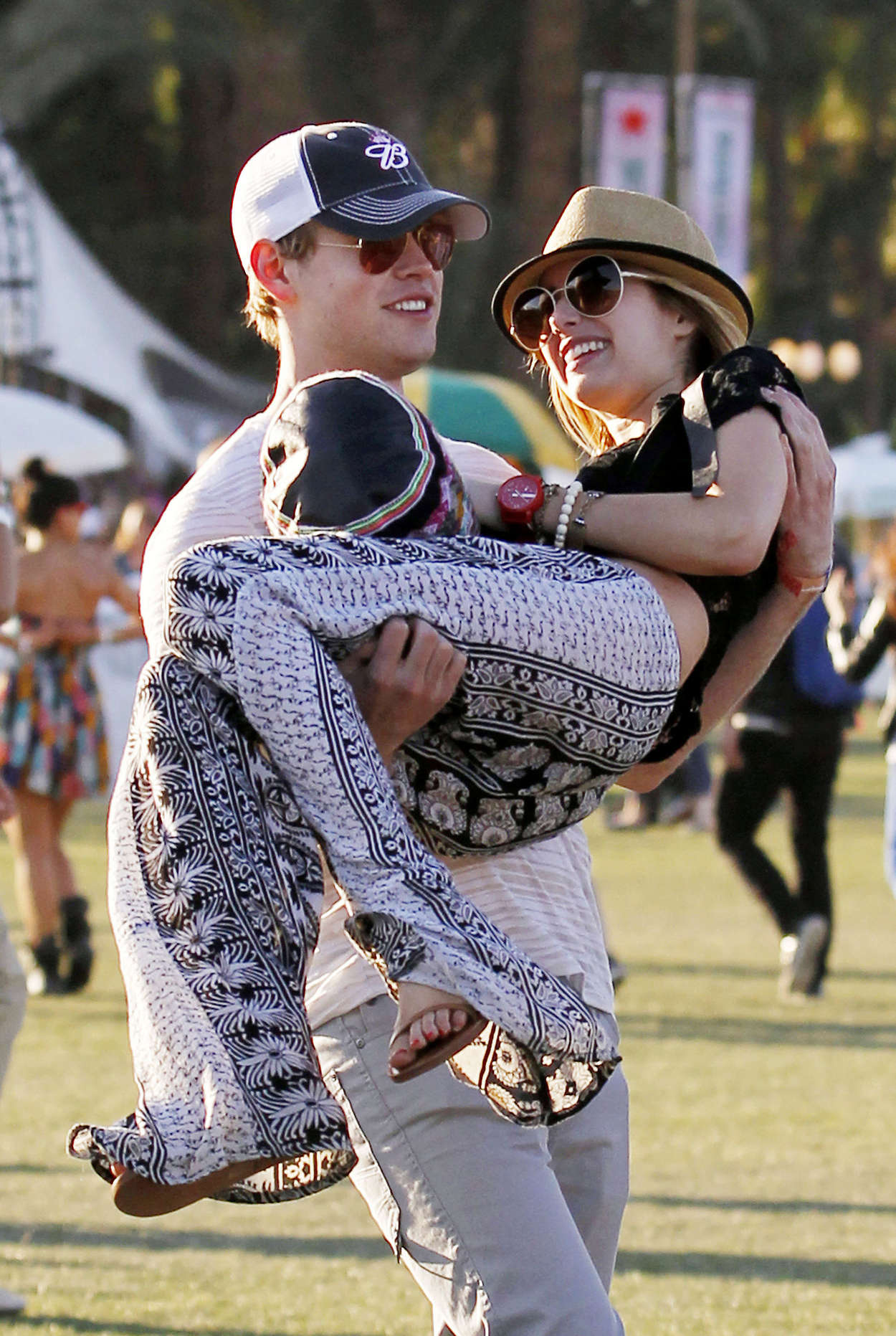 Emma Roberts Shows Off Her Belly at The Coachella Festival